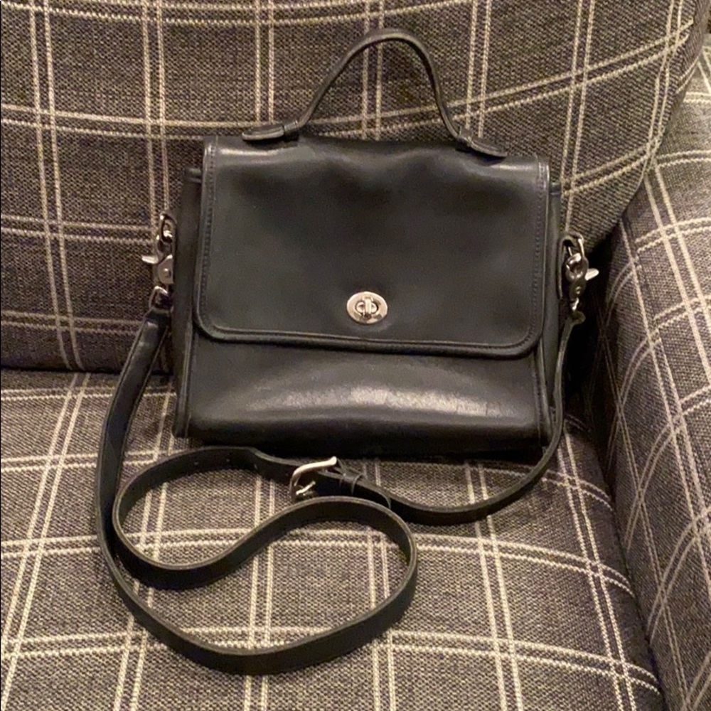 Vintage Coach. Black Leather Court Crossbody